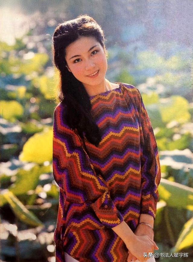1984年大众电影女明星生活照占据封底留下了如歌的岁月