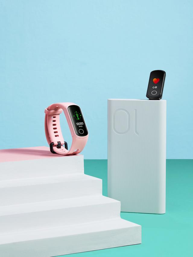usb随充荣耀手环5i明日首售,支持血氧,心率,睡眠健康监测,仅售149元