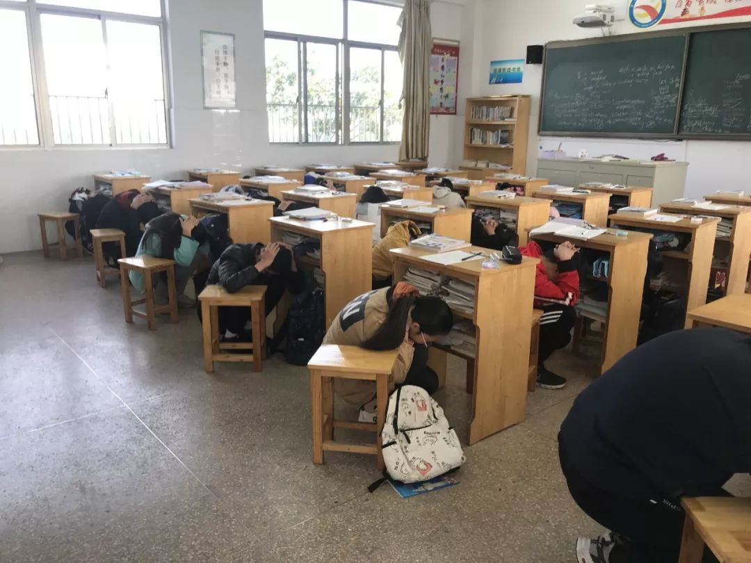 丰义中学十月份防震应急疏散演练