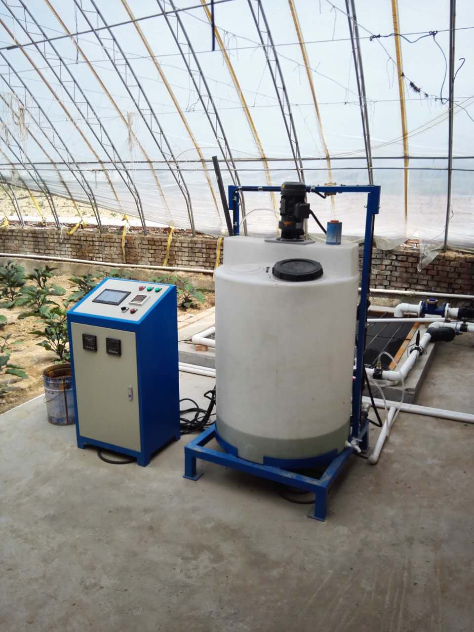 智能温室精准高效的滴灌施肥系统具有哪些优势?