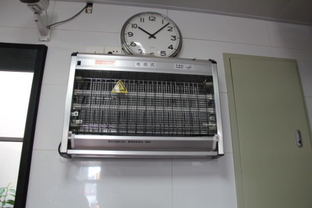 配菜区及仓库物品摆放较整齐.