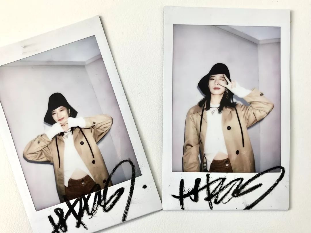 一直都为广大粉丝谋福利的红秀grazia新媒体这次也要来周雨彤的签名照