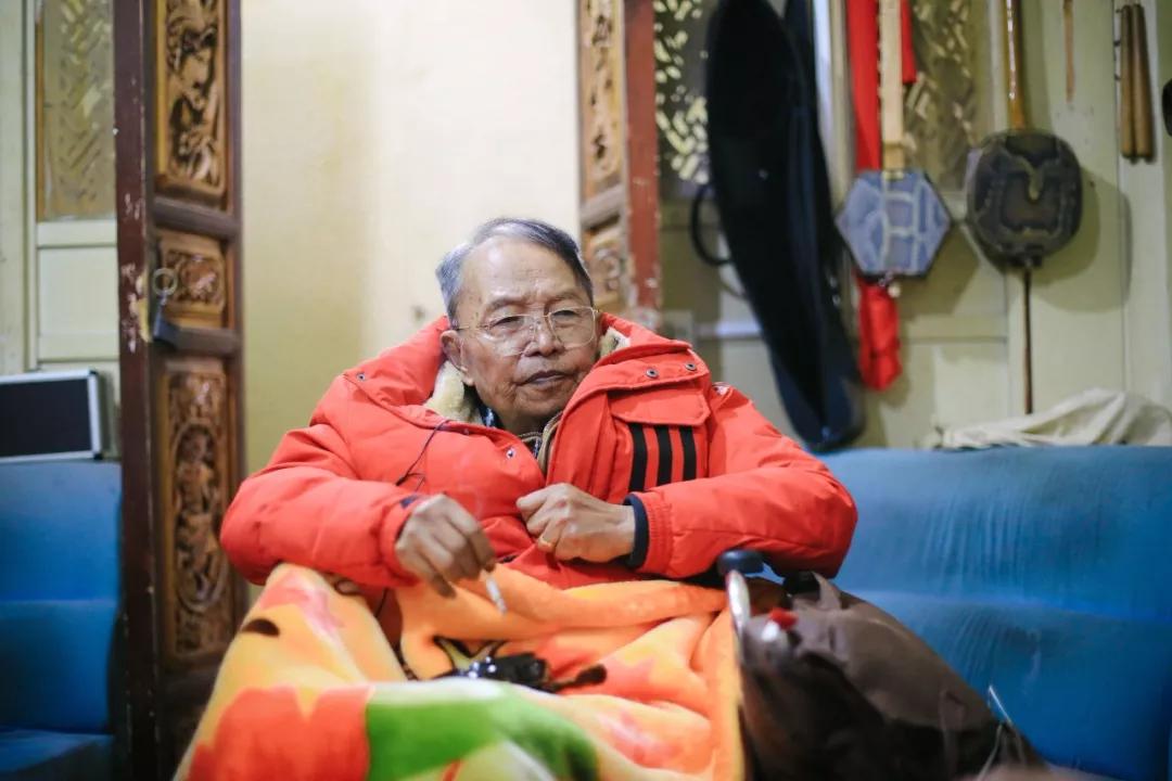 "10月24日,也就是在宣科出院后重返古乐会的第二天,读本君对宣科先生