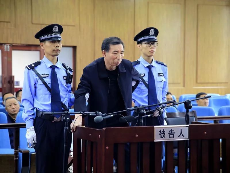 同江市政府原副市长李振波数罪并罚被判处有期徒刑十二年