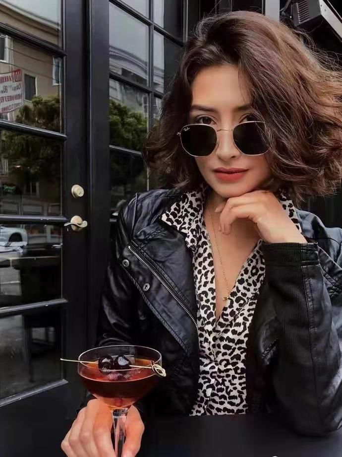 dramadrama发现致命女人simone的时髦神器你觉得可不可