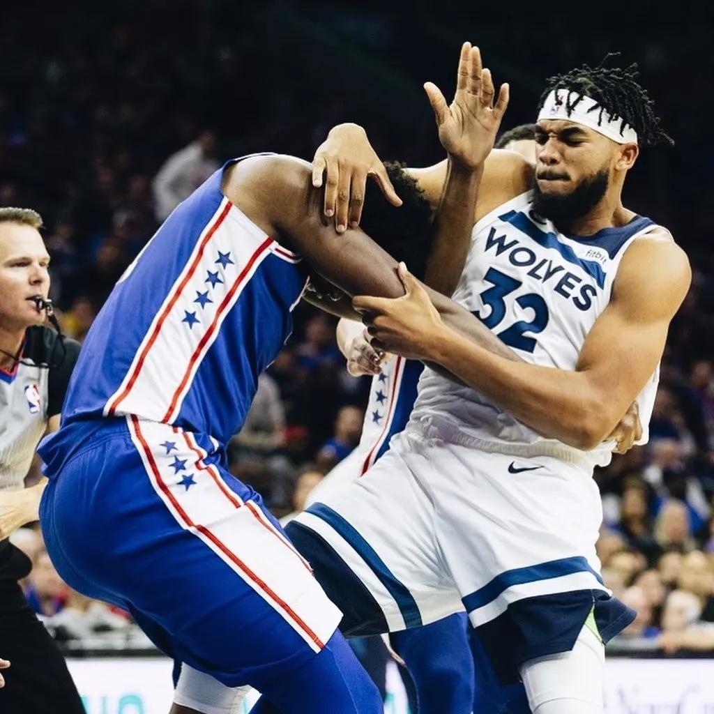 nba又打架了掐脖子抱摔两大第一中锋互殴这场面第一次看到