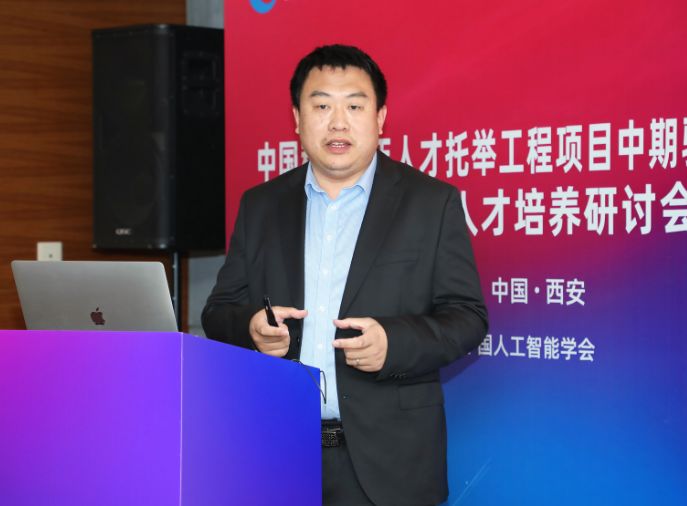 北京工业大学教授顾锞围绕研究方向"基于视觉分析的环境感知研究"进行