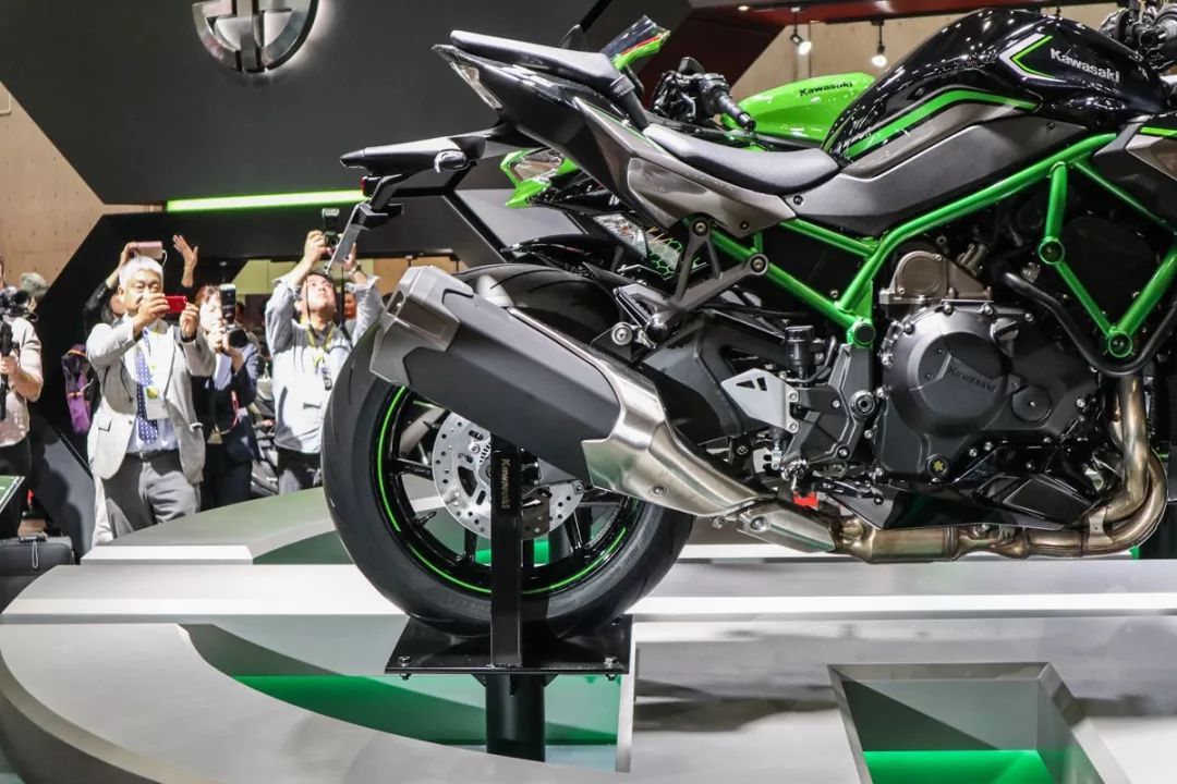 kawasakiz h2:充滿層次感的戰鬥機器人