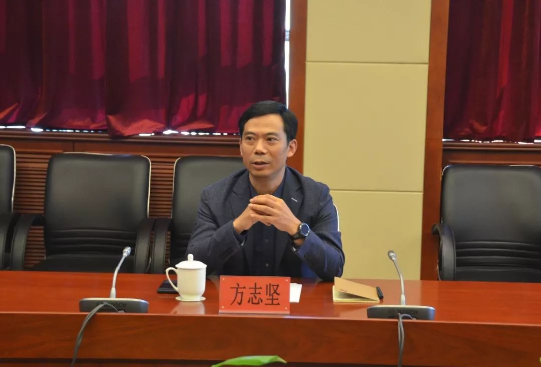 主题教育推心置腹共话成长敢于担当共谋长远镇党委书记方志坚主持召开