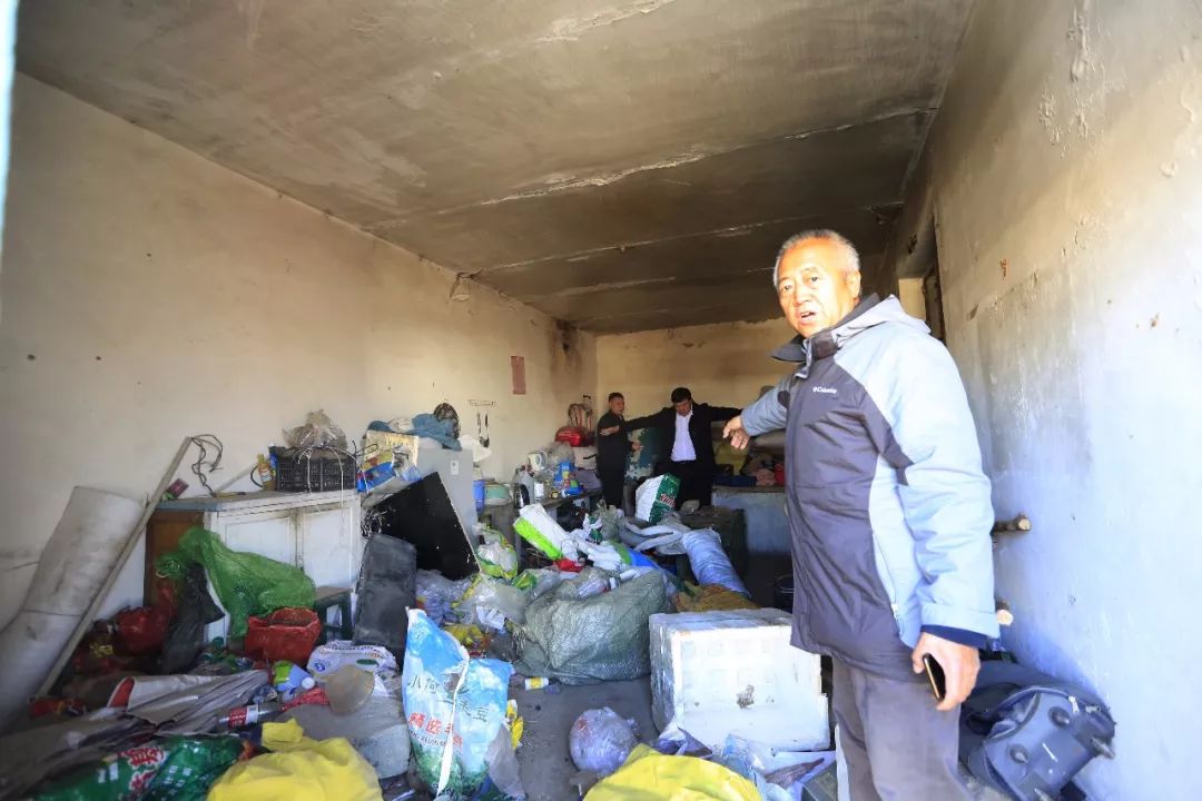 内蒙一地惊现流浪汉携一箱现金竟牵出一起杀人案内附视频