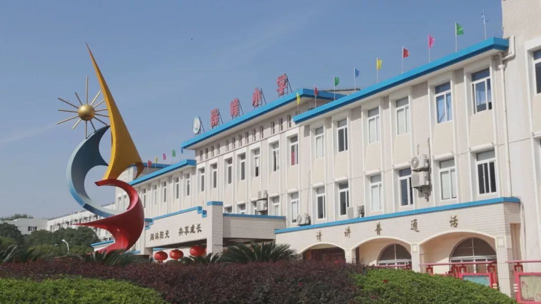 武汉开发区薛峰小学学生上课为什么配抢答器