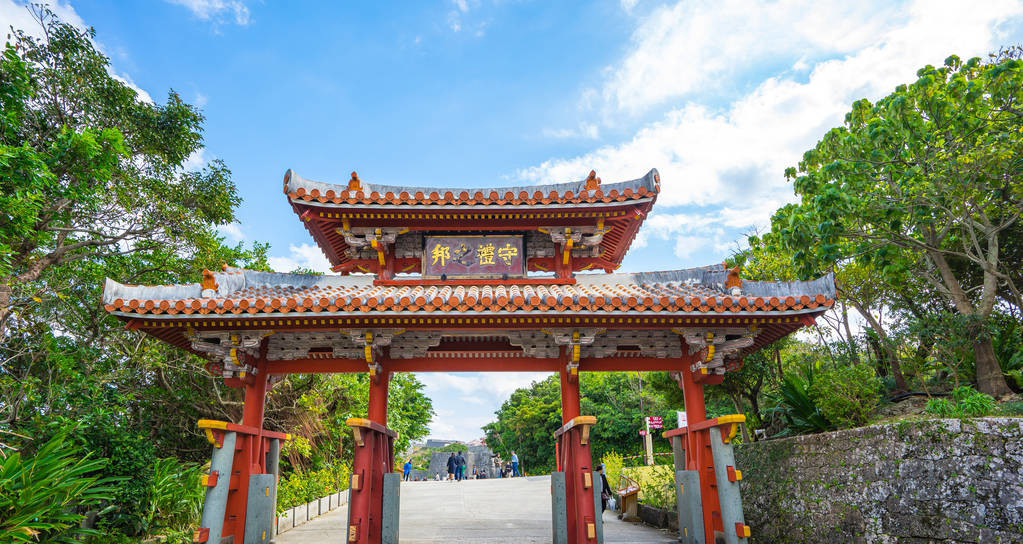 大小不一,外廓有欢会门,继世门,久庆门,栧门等四座城门,内廓有瑞泉门