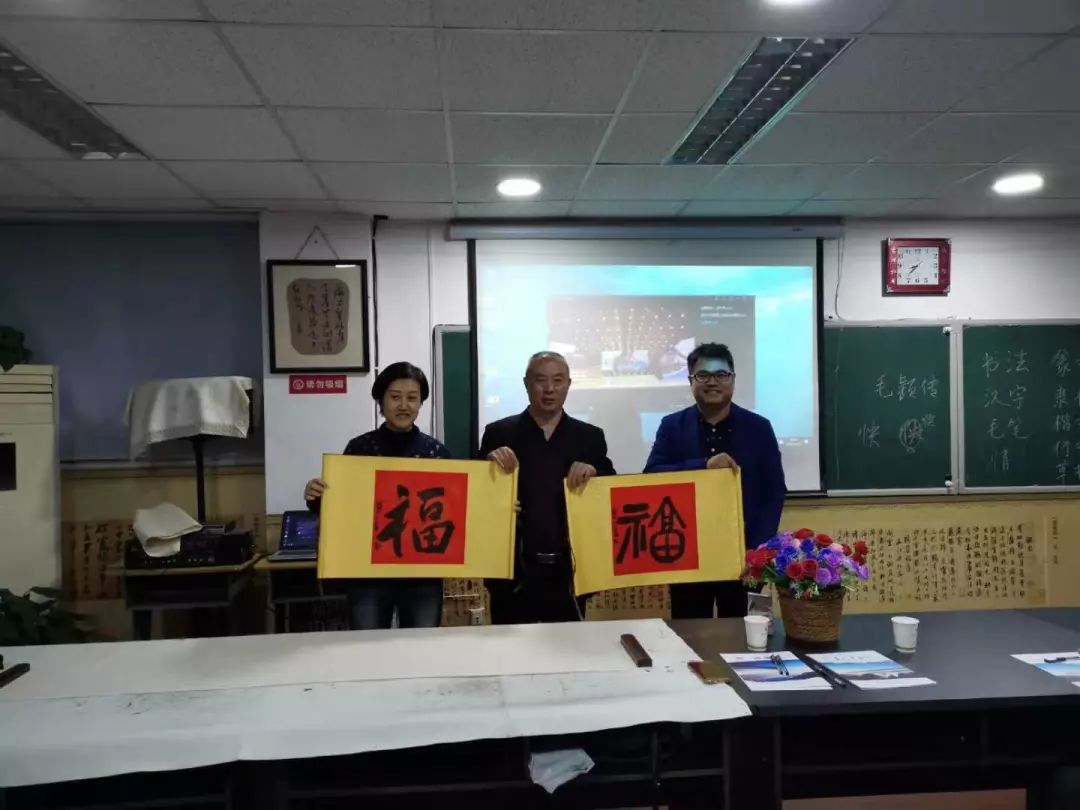首场讲座,也是四川蓝天书画院书法名家工作室的惠及于大众的免费讲座