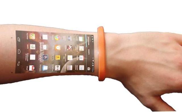 把手臂当成手机玩",老张第一次看到cicret智能手环的视频时,对人类