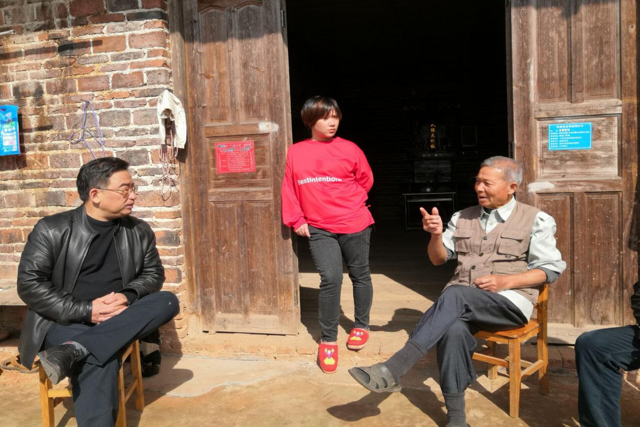 衡东县卫生健康局局长"解剖麻雀"式督导健康扶贫工作