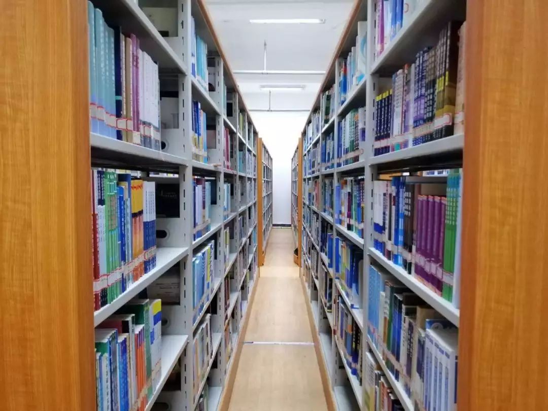 安徽文达信息工程学院图书馆始建于2001年建筑面积11800平方米图书馆
