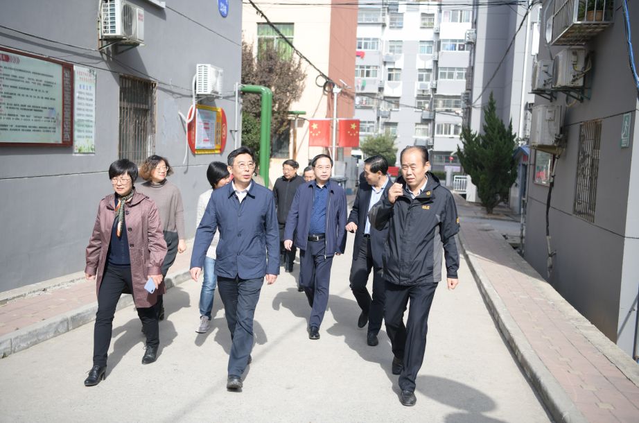 徐州市政府副市长李燕,副秘书长周广春,市体育局局长陈钢,党委书记