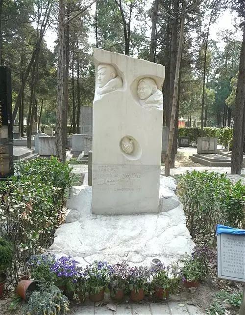 湖北一个山里娃登上珠峰,最后官至正部级,教材里还有他的文章