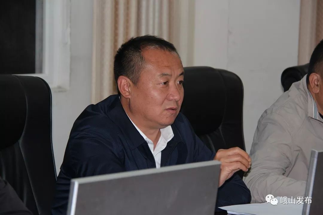 峨山县十七届人民政府第47次常务会议召开