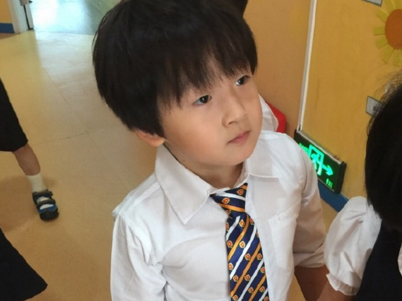 原创有种整容式长大叫邹市明儿子邹明轩卷毛变直发瘦身后帅成鲜肉美男