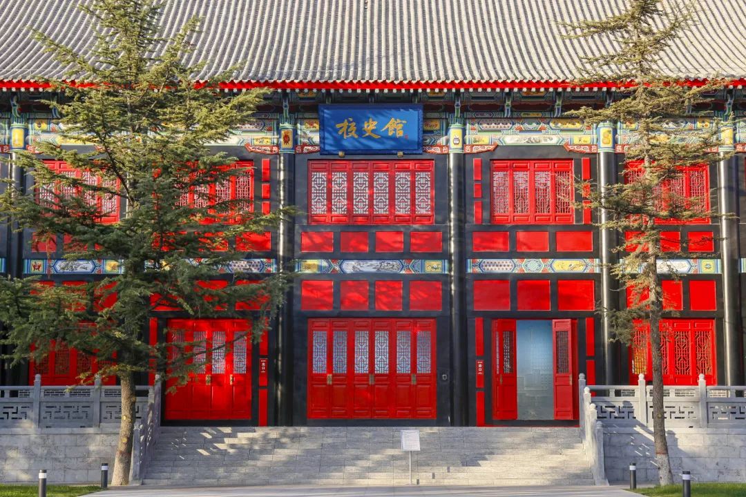 左滑查看答案q:以下哪个色块是兰州大学