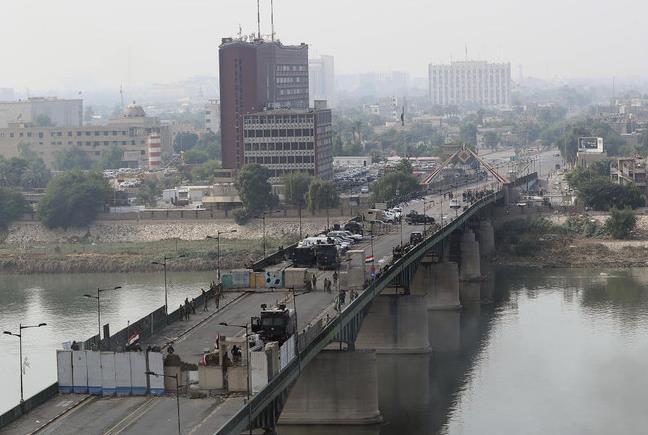 巴格达"绿区"遭火箭弹袭击致1死1伤 距美国大使馆仅50米