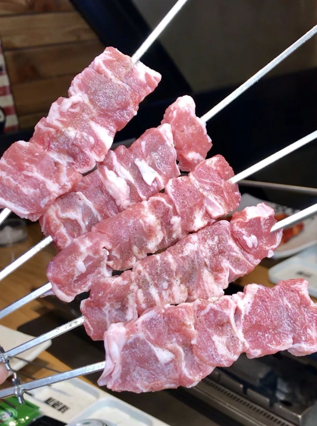 珲春串是腌制的,鲜香入味,一口下去可以充分的享受汁水在口中爆发的