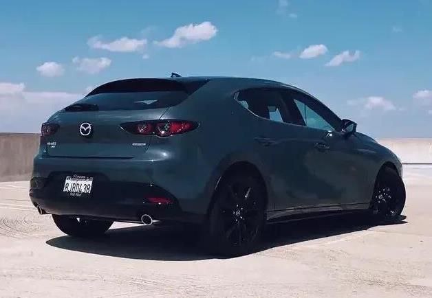 售21.62万起/轴距加长 全新马自达3两厢版亮相澳门车展