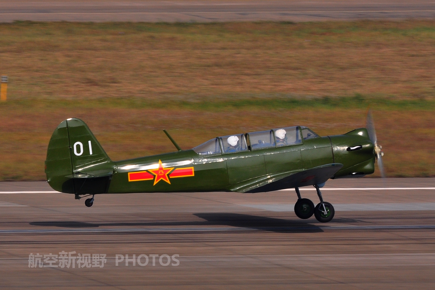 我国第一款国产军用飞机,单价48140元,空军飞行员第一代学步车_初教