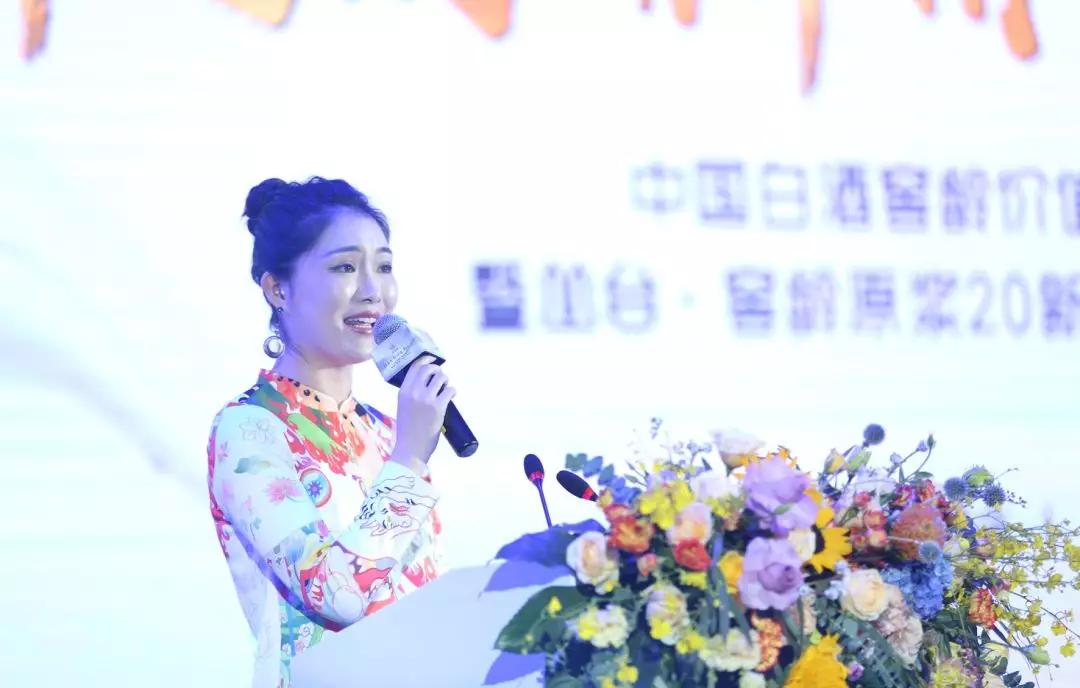 全国著名白酒技术专家栗永清先生,钟杰先生,栗伟女士;河北省食品工业