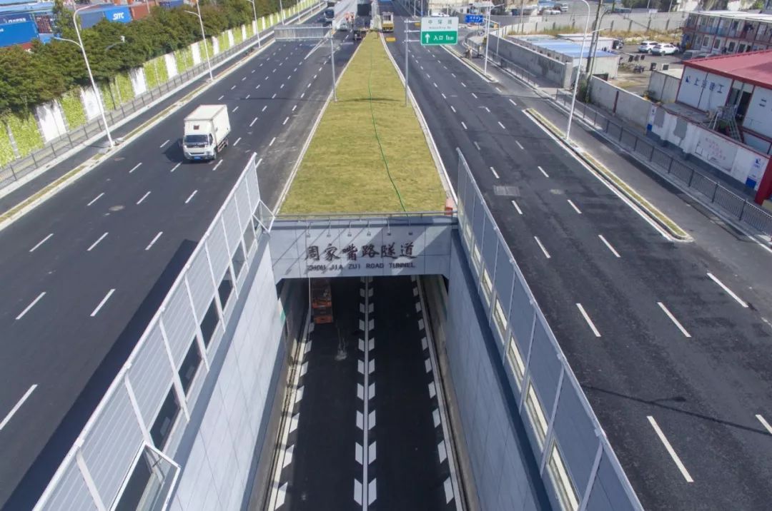 家嘴路越江隧道今起(10月31日)通车!