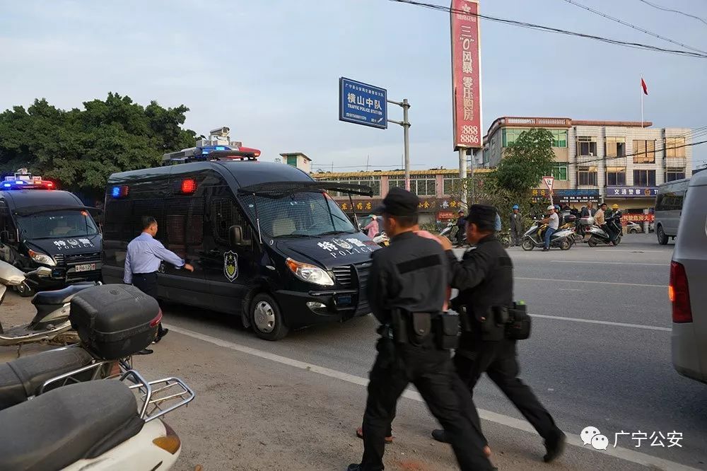 肇庆公安抓人堪比大片上演!12人团伙被一锅端!