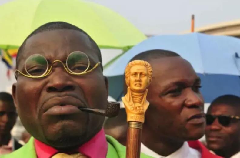 他们是你在刚果能随处可见的普通平民,平时的职业可能是计程车司机,不