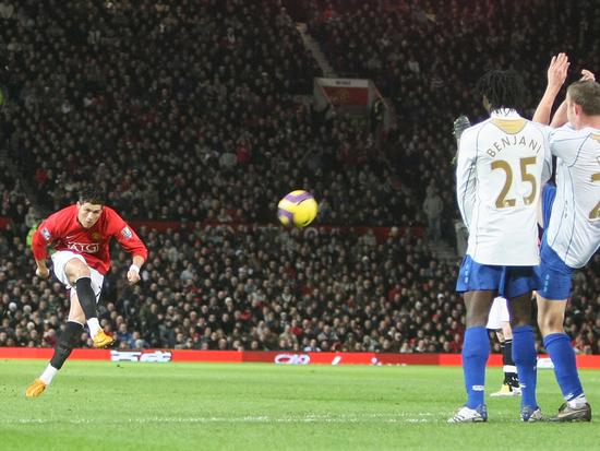 拉什福德轰30米超级电梯球索帅狂吹太像c罗了