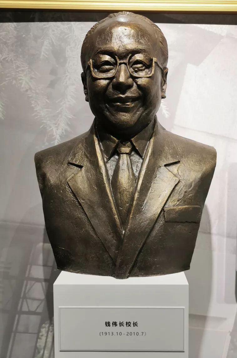 重温历史,传承精神 | 图情档系领导班子与教工党支部参观校史馆和溯园