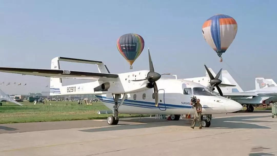 世界上仅有的双垂尾涡桨支线客机,仅下线8架的苏-80_飞机