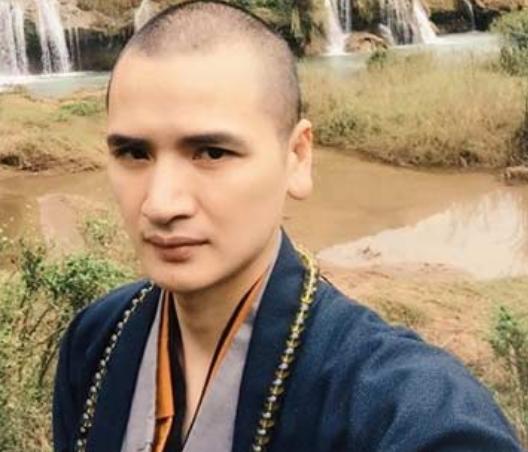 浙江省永嘉县普安寺的住持,2009年的时候,他正式出家,在永嘉县妙智寺