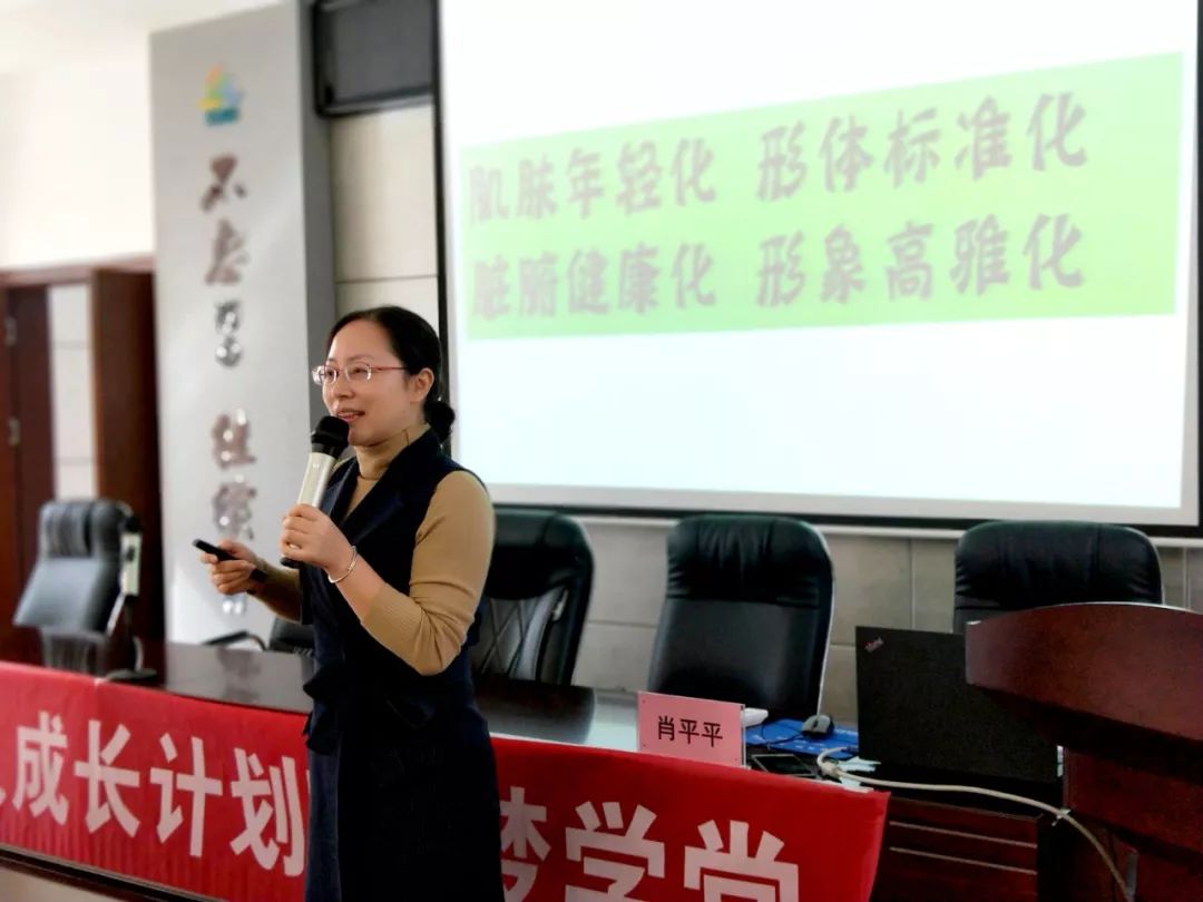 晓月老师从自身家庭教育经历出发,结合多年从业过程中所遇到的各种