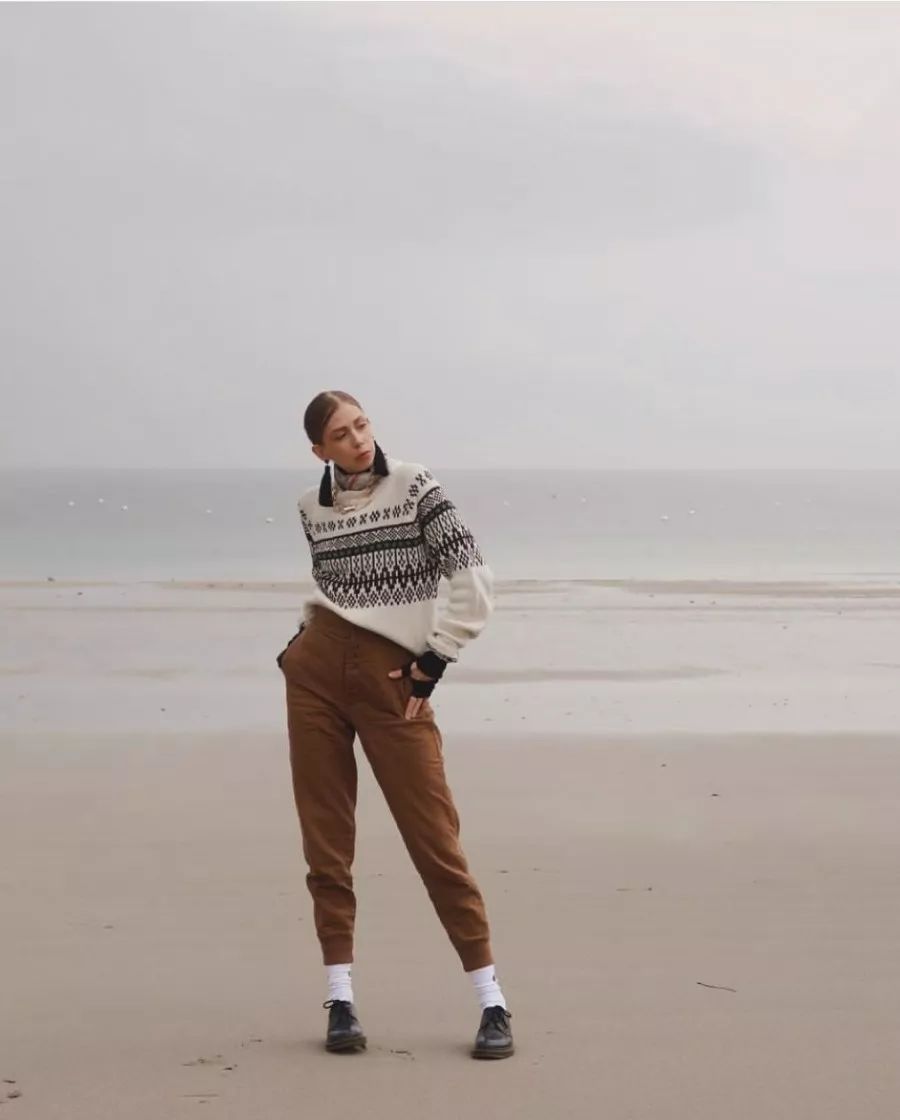 照着她穿简单时髦又有型