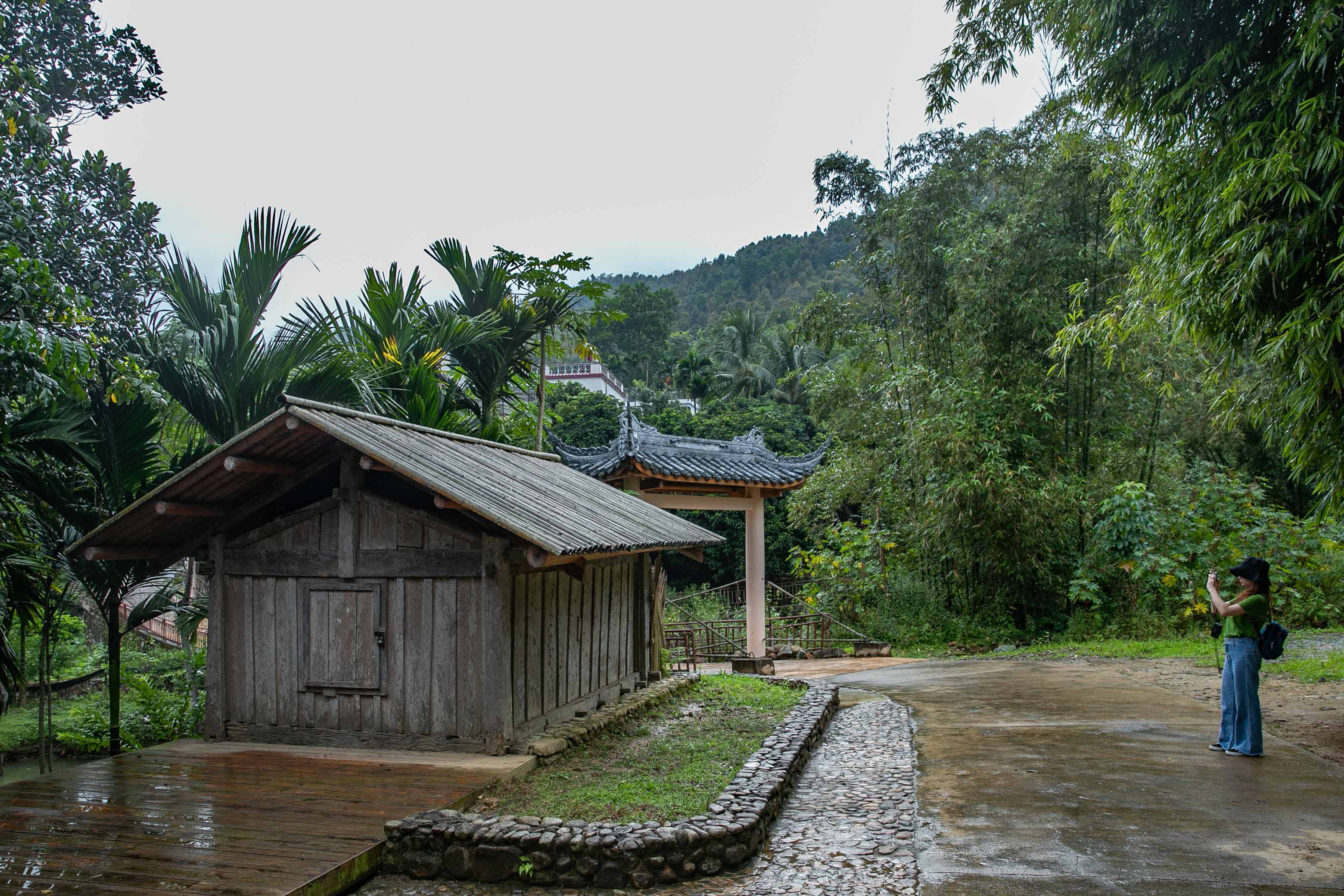 海南五指山毛脑贫困村热带雨林特色孕育的养生休养天堂