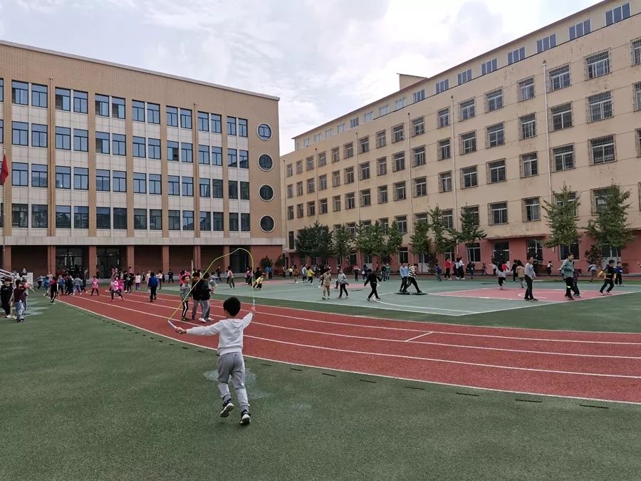 烟台南山路小学图片