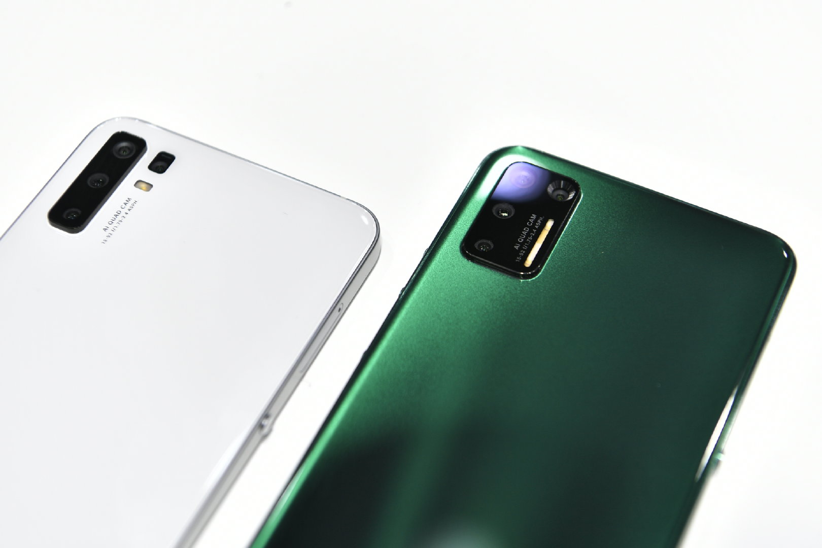 老罗并不愿意提起坚果pro3网友没有老罗的锤子手机好看