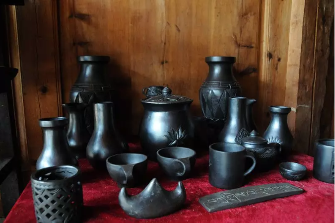 香格里拉藏族人钟爱的厨房秘籍尼西黑陶