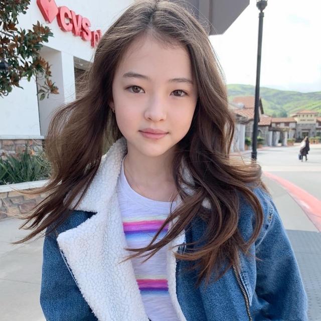 yg小公主ella11岁的猫系小仙女冷艳气质高级感满满好美