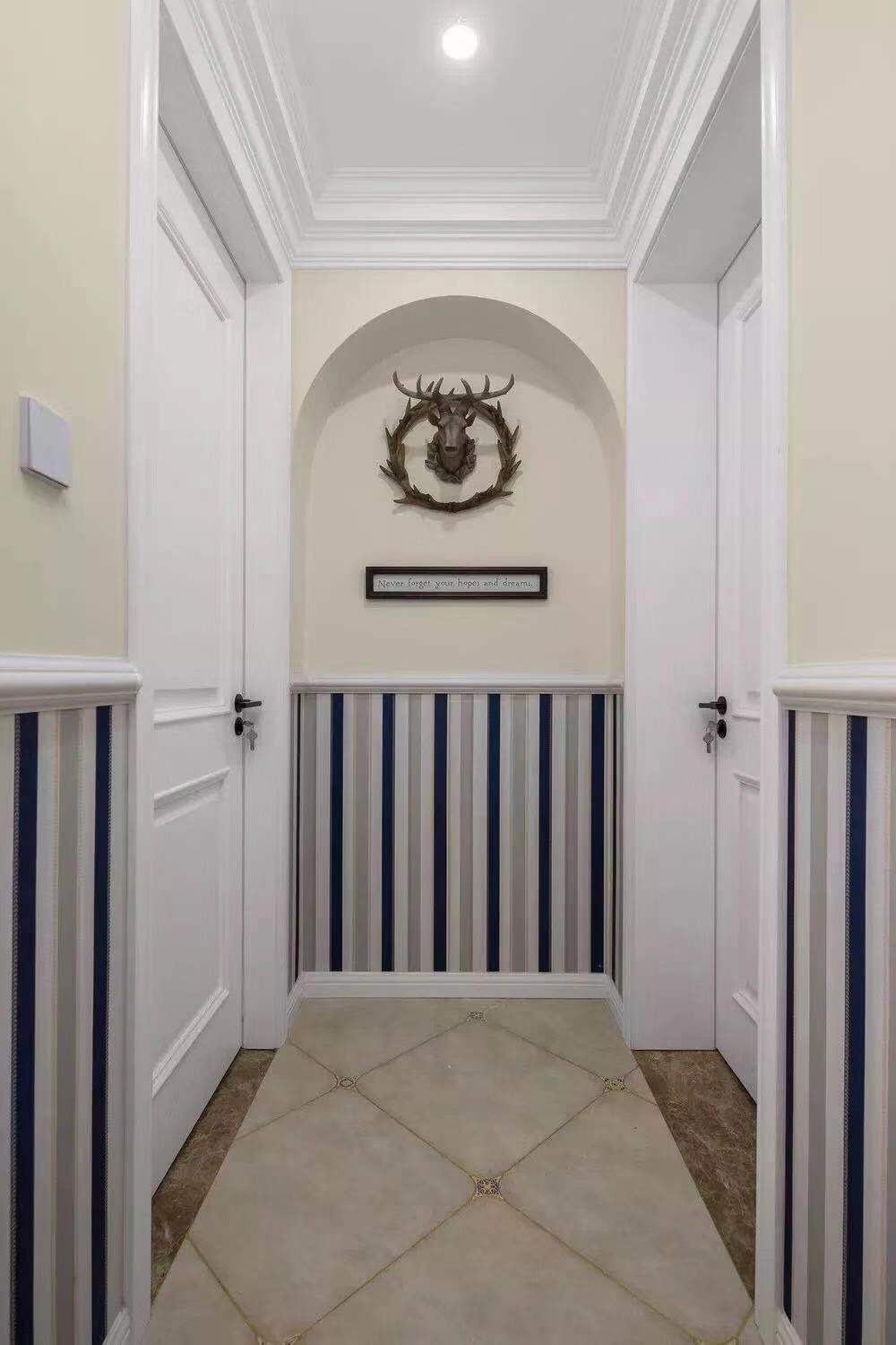 过道 过道在改造前有个小壁龛的设计,z先生想要保留,所以设计师比让