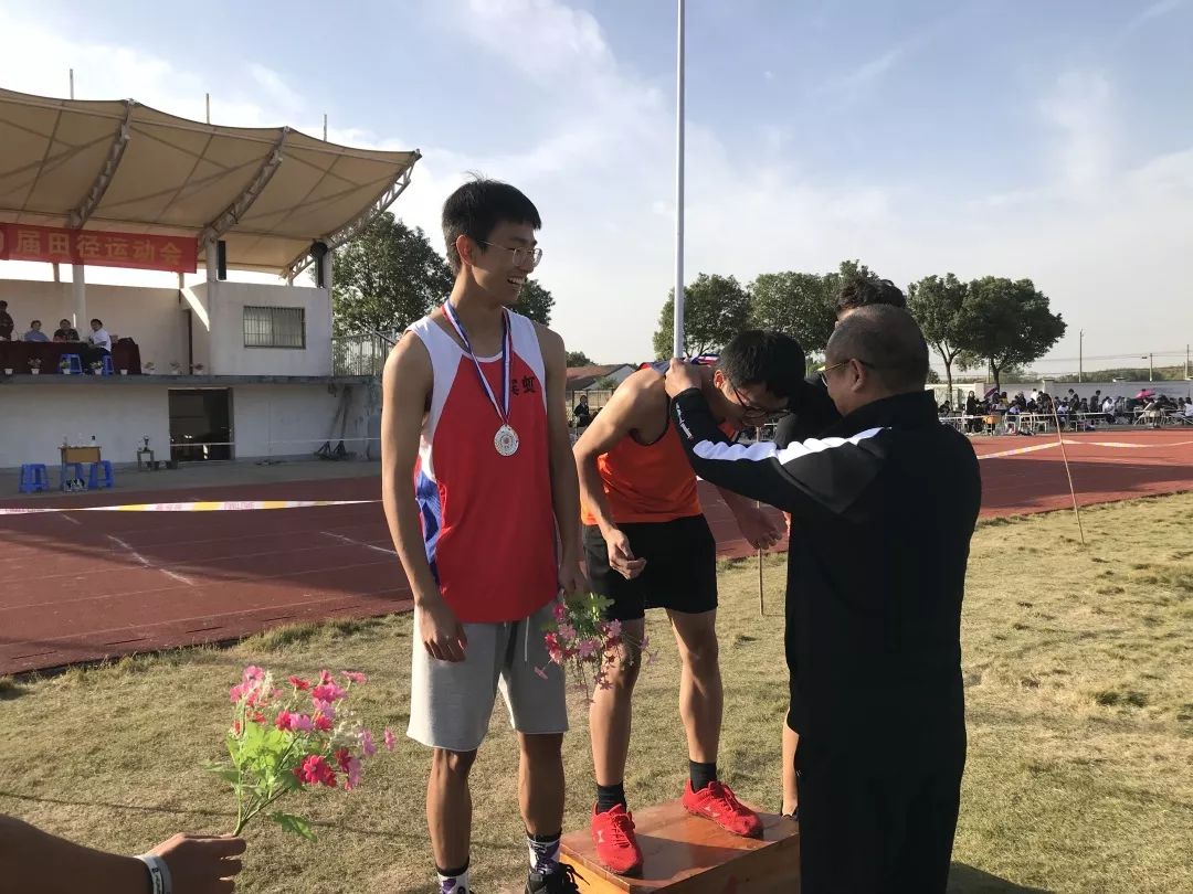 微宾中青春在赛场绽放宾虹中学召开第九届运动会