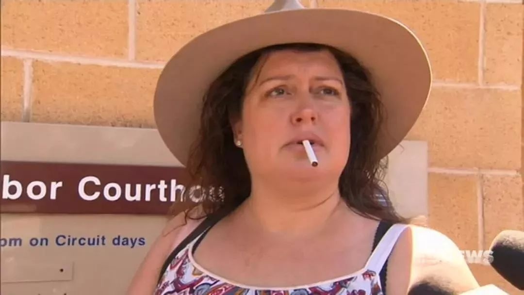 和亿万富豪分手后,她爆肥变240斤大妈沦落街头,如今