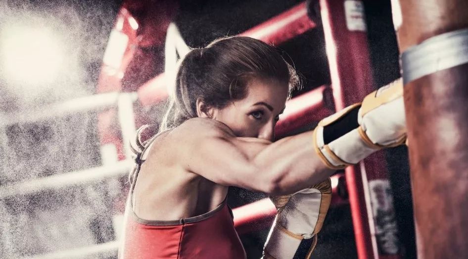 拳击有多酷?让你在打哭自己时"找到自己"