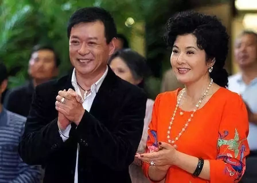 1987年,迟志强和一个叫做池代英的女人相恋,第二年5月21日两人完婚,在