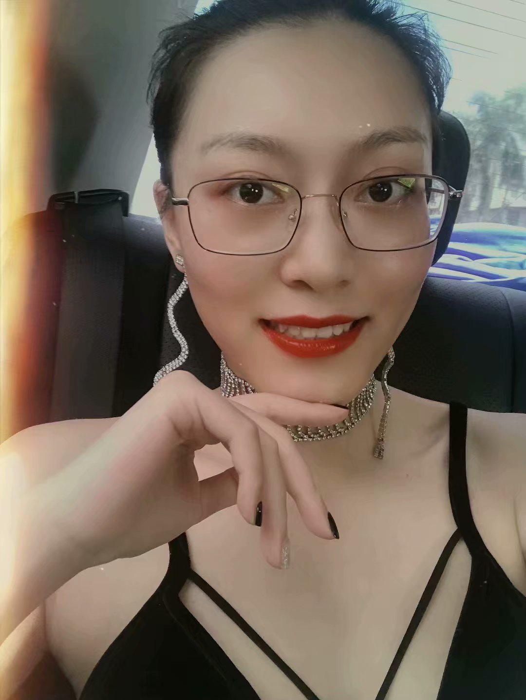 杨芳芳进化成人间尤物的关键美貌占第一位